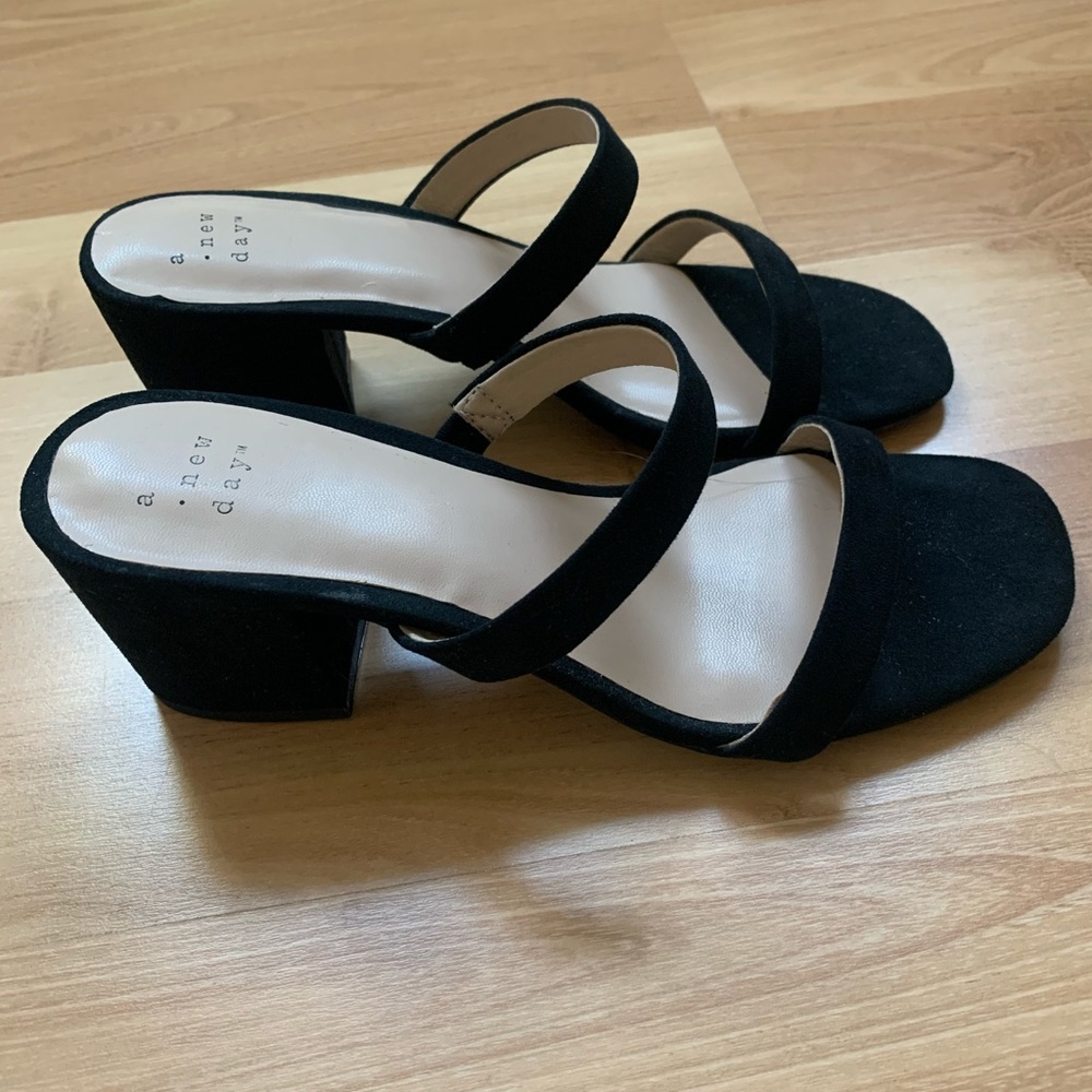 Mini black heels